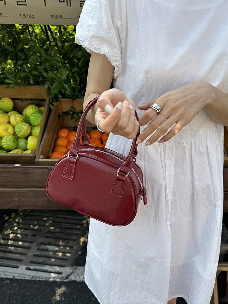 

Bowling bag niche design portable small square bag women s exquisite versatile single shoulder crossbody hand bag