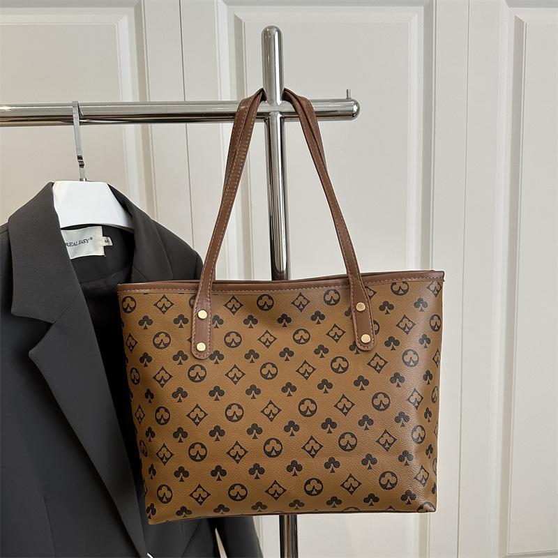 

Women s bag textured large-capacity bag niche versatile commuter bag women s new simple portable tote bag коричневый