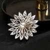 Women'S Flower Brooch With Pearl And Cubic Zirconia Pinets