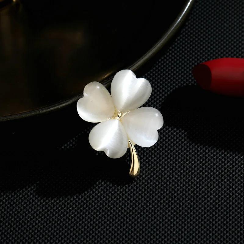 Mini Cute Opal Clover Flower Brooches for Women CZ Crystal Rhinestone Flower Lapel Pin Clothing Kawaii Korean Jewelry
