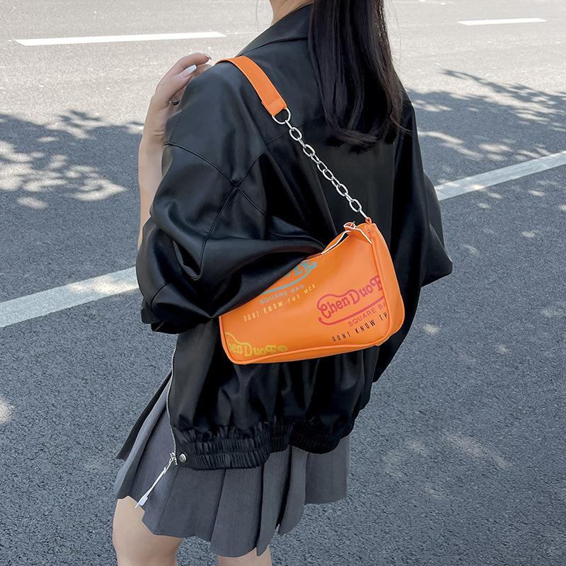 2023 Autumn Korean Style Girlish Heart Shoulder Bag: Niche Baguette Chain Design