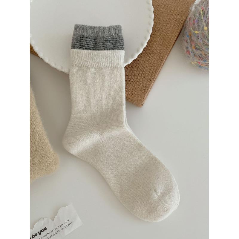 Thick and Warm Wool Socks for Women In Autumn and Winter, with Black Fungus Edges, Boneless Pile Socks and Stripes