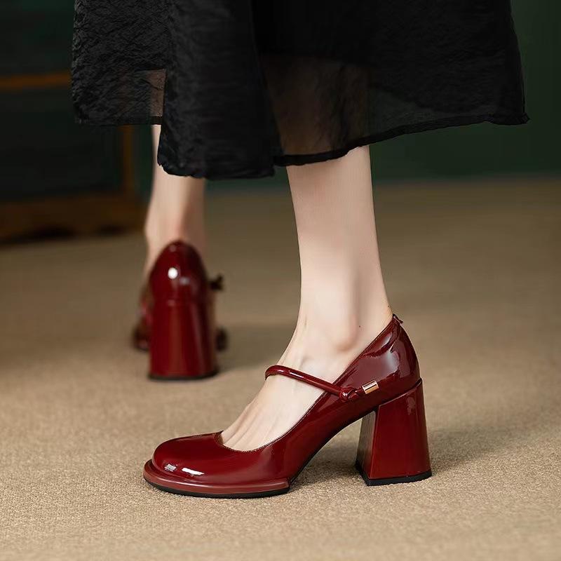 

Thick heel Mary Jane shoes women s 2025 new autumn round head patent leather shallow mouth word with small leather shoes women 40 бордовий