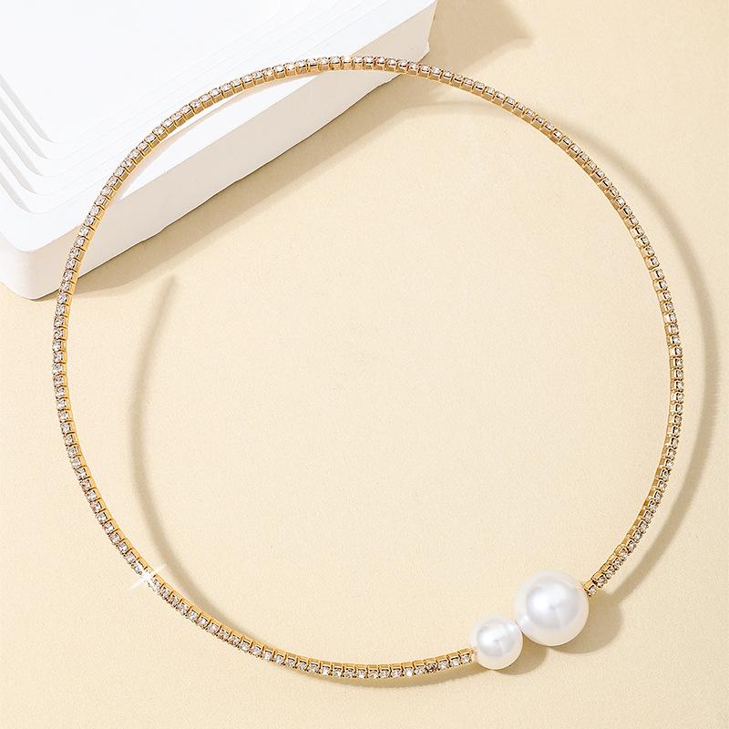 Party-Stil Metall Glitzer Choker mit Kunstperlen Offene Manschette Halskette Schmuck