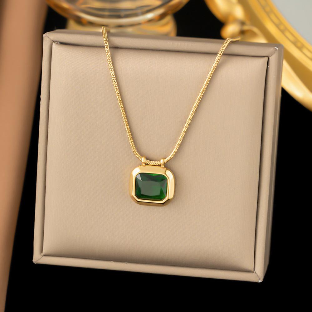 Elegant Titanium Steel Clavicle Necklace for Women - Trendy, Durable, and Fashionable