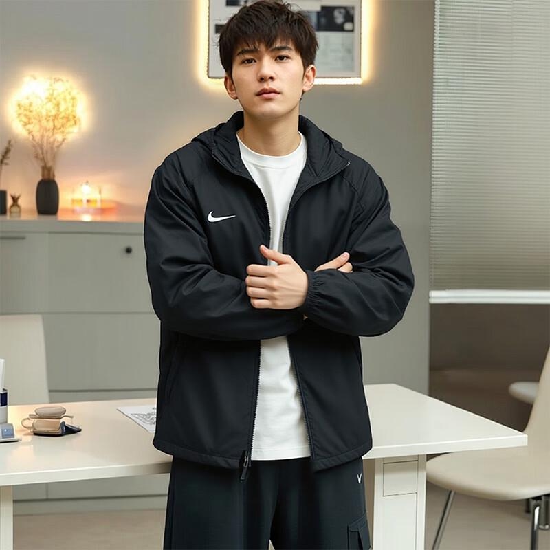 Nike Men s Woven Hooded Jacket L