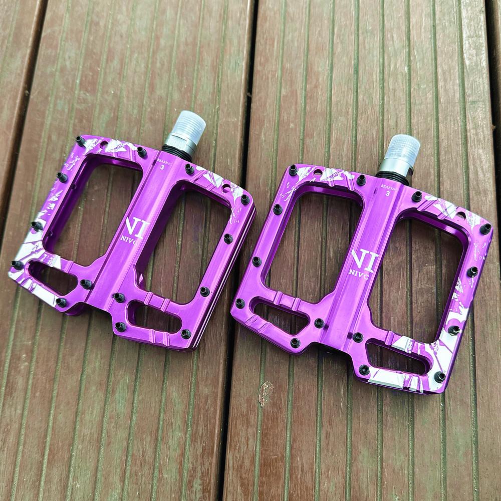 

High Strength Mountain Bike Pedals CNC Aluminum Alloy Polished Hollow Thickened Flat 3 Bearing Non-slip Bicycle Pedals фиолетовый