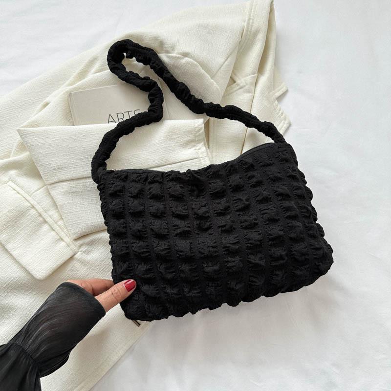 

2024 женская сумка-тоут большой вместимости модная сумка весна новая для поездок на работу маленькая свежая в иностранном стиле на плечо под мышку чёрный