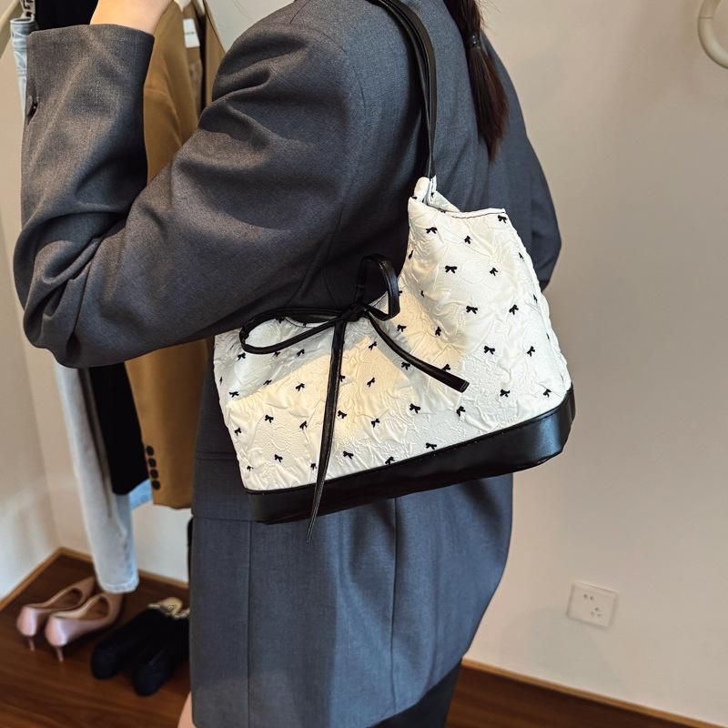 Korean Fashion Handbag Women's Commuter Bag 2025 New Bow Underarm Bag Versatile Large-capacity Shoulder Bag