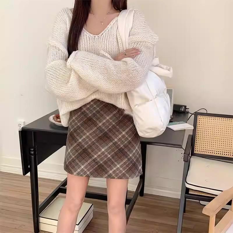 Plus Size Retro Plaid Woolen A-line Skirt - Autumn/Winter Women’s Slimming Hip-hugging Short Skirt