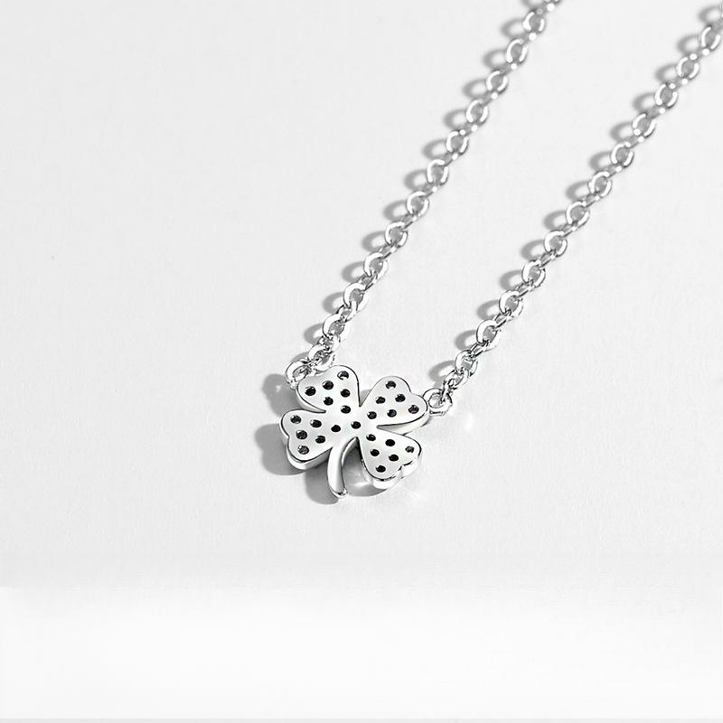 Four Leaf Grass Necklace Summer New Women's Clavicle Chain Light Luxury Small and High End Korean Edition