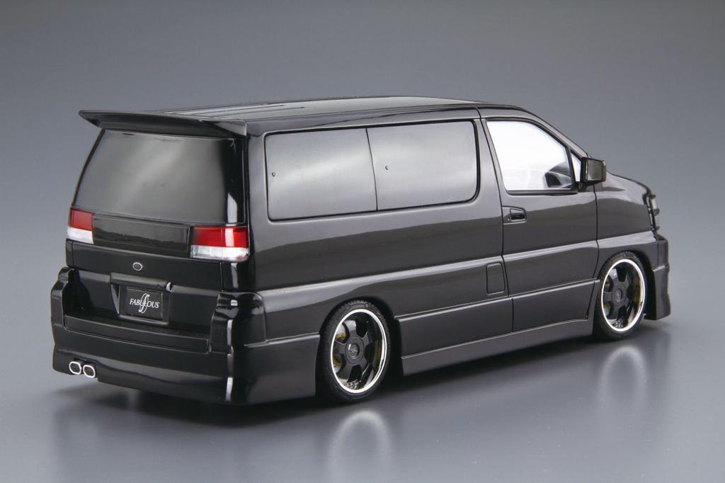 Aoshima Bunka Kyozai 1/24 The Tuned Car Series Nr.43 Nissan Fabless APE50 Elgrand '00 Plastikmodellauto