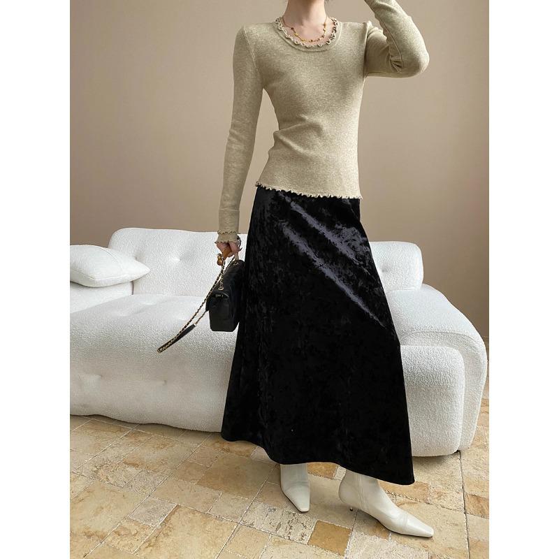 Sinan Retro High-Waist Luminous Velvet A-Line Skirt with Gold Snowflake Design
