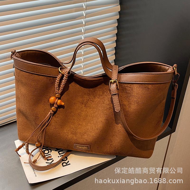 Premium textured bag women's large capacity 2025 new autumn and winter versatile retro messenger bag portable commuter tote bag