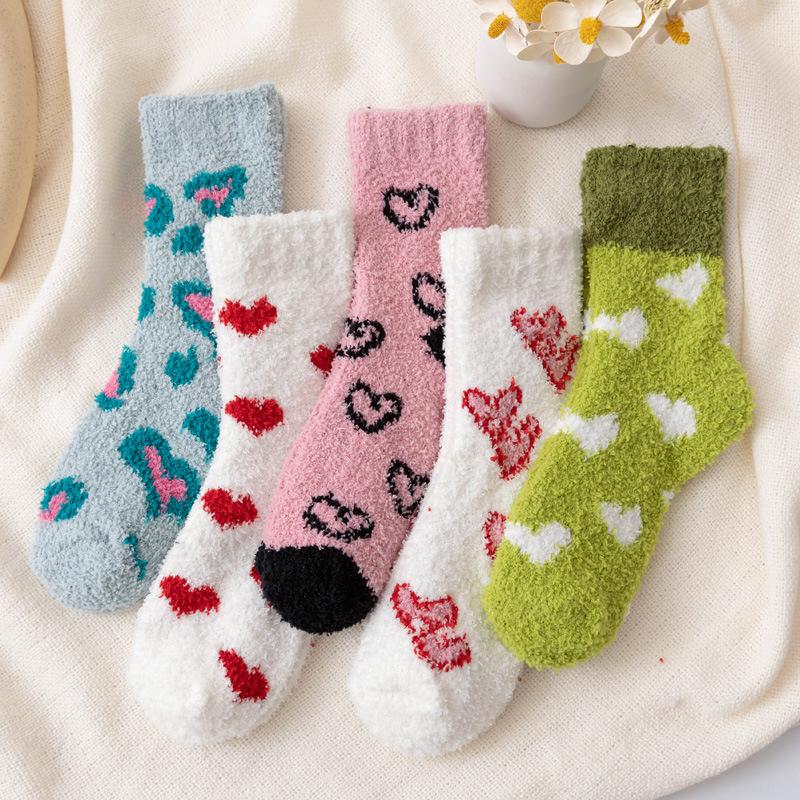 5/10 Pairs Comfortable Casual Autumn Winter Coral Fleece Socks for Women Warm Heart Shaped Floor Socks Cute Thickened Mid Calf Socks for Girls