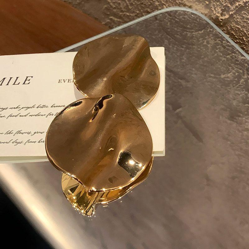 Fashionable Refined Bi Preparation ~ Fashion Ins Niche Style Metal Circle Earrings Retro Glossy Asymmetrical Design Personalized Earrings Gold