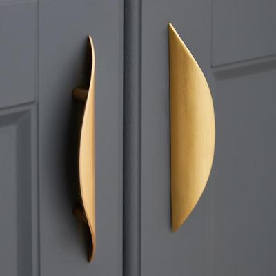 Maniglia per mobile Mezzaluna Nordica in Rame - Pomello per cassetto moderno nero e oro