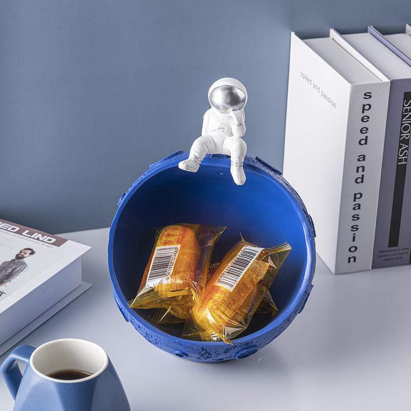 1Pc Astronaut Design Storage Case Funny Candy Snack Food Box Keys Container Desktop Ornament