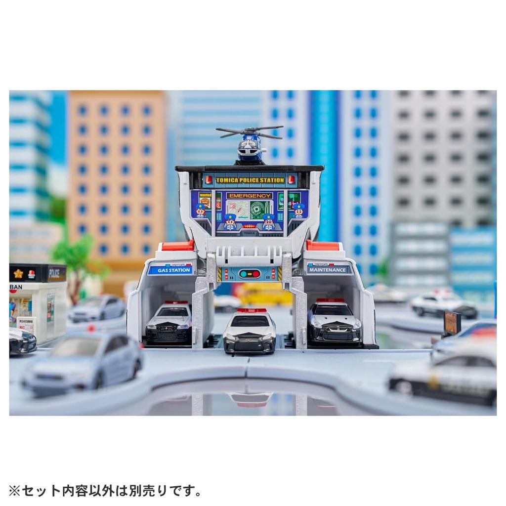 Takara Tomy Tomica Vehicle Town Transforming Patrol Car Miniature Car Toy for ages 3 and up (with Tomica)