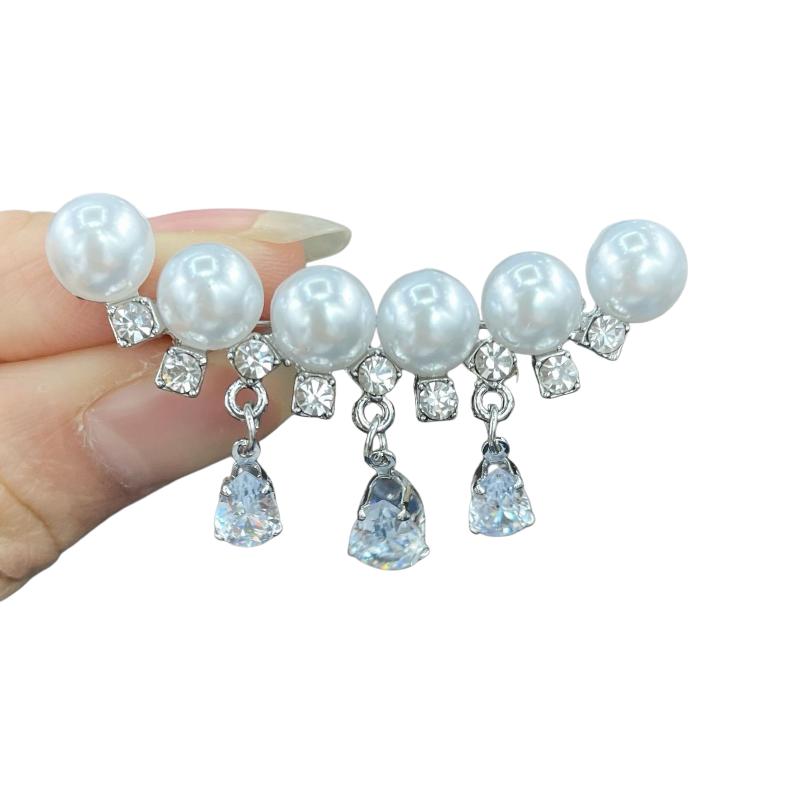 1Pcs Fashion Classic Laddy Exquisite Crystal Clothing Coat Suit Pin Corsages Elegant Women Girls Pearl Pendant Brooch Badges