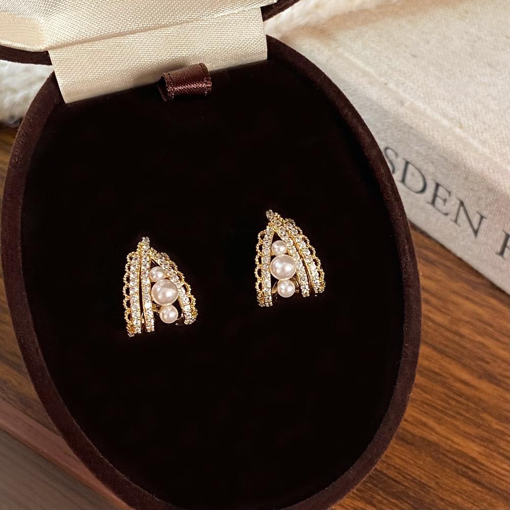Natural Freshwater Pearl Stud Earrings Women s S925 Silver Needle French Retro Light Luxury Temperament High-end Earrings 2026
