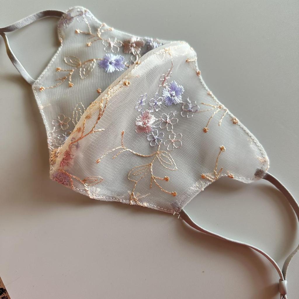 Lace Embroidered Rhinestone Mesh Face Mask - Breathable & Dustproof for Spring/Summer