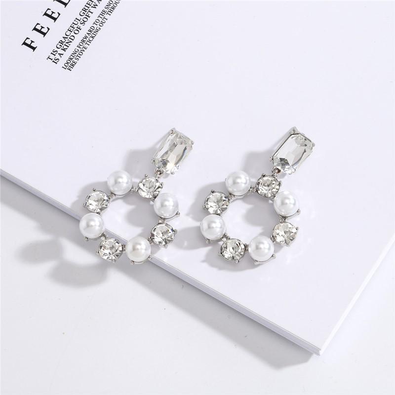 Elegant Korean Dongdaemun Pearl Stud Earrings - Versatile & Fashionable Street Style for Women