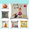 Gruselig-Charmantes Kissenbezug mit Halloween-Thema mit lebhaftem Hexen- und Kürbisdesign