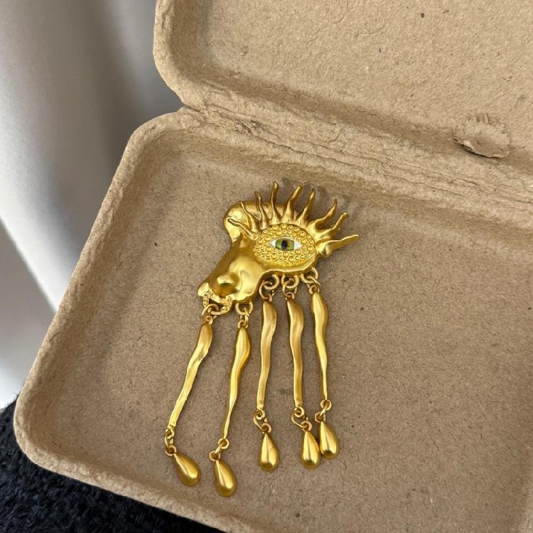 Eye Catching Oversized Devil's Eye Brooch Pin Fashionable Statement Jewellery With Delicate Fringe Detailing