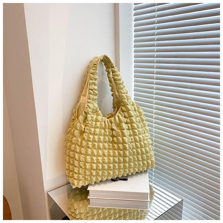 

Корейская версия плиссированной сумки-пупырки для девочек, сумка для переноски на работе, сумка для бенто, сумка-тоут большой емкости Cloud, сумка подмышкой жёлтый