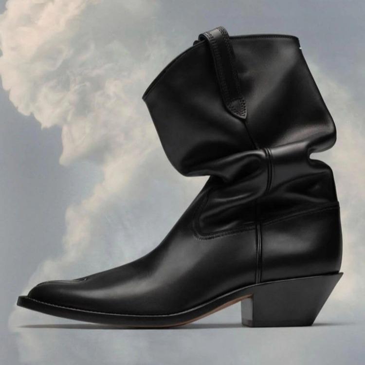 Verze z hovězí kůže~ Dámské westernové kovbojské boty střední délky z pravé kůže na silném vysokém podpatku, s prasečími kopyty, s rozdělenou špičkou, plisované, skládané kn