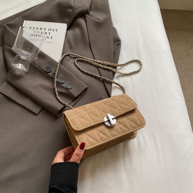 

Модная сумка-цепочка на плечо женская 2025 новая сумка кроссбоди маленькая квадратная сумка нишевая высокая ценность бриллиантовая сумка под мышкой хаки