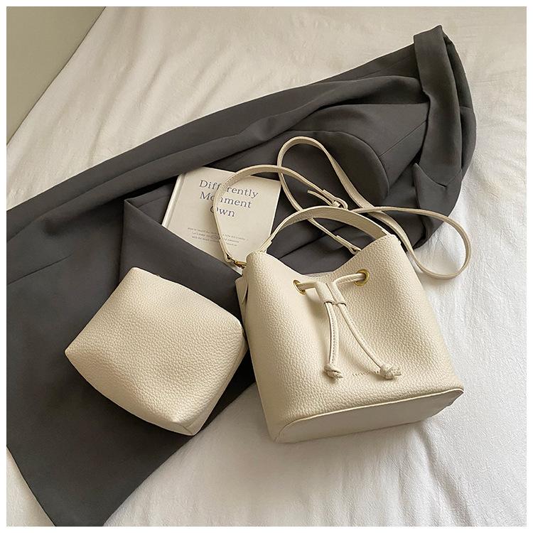 

Корейская версия нишевой роскошной портативной сумки-ведра женская 2025 новая ретро высококлассная сумка через плечо и мессенджер прилив белый