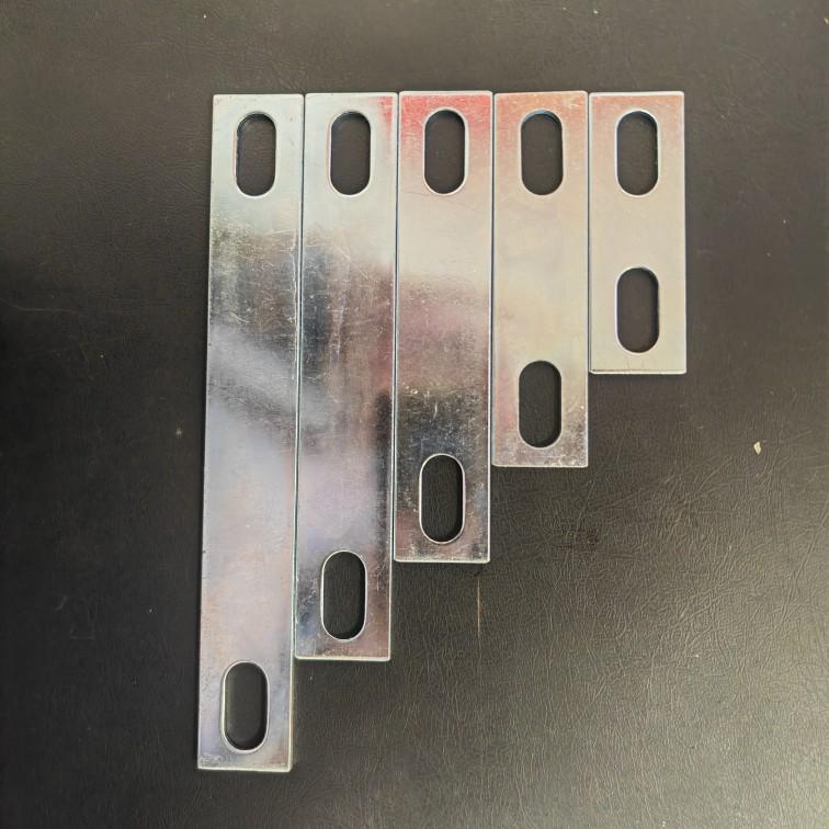 Customizable Galvanized Carbon Steel U-Bolt with Double-Hole Washer and U-Shaped Baffle