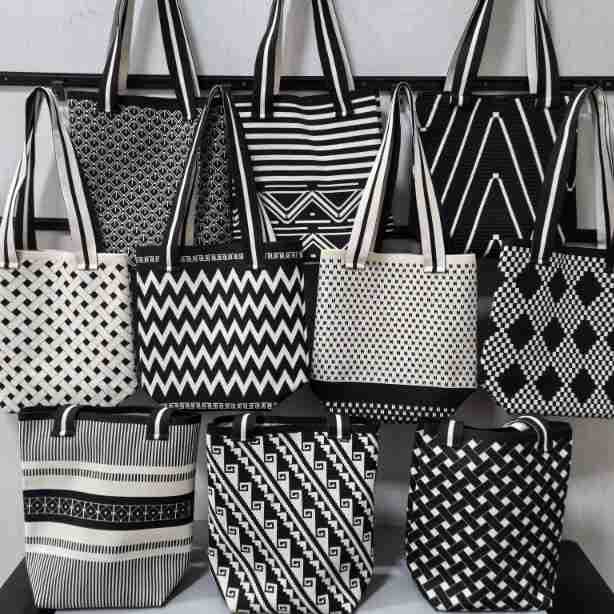 New Women's Knitted Shoulder Bag Large Capacity Bucket Bag for Shopping Commute Crossbody