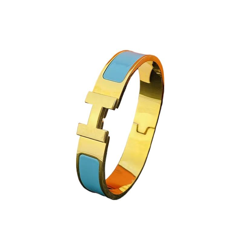 Klassisch Einfach Mode Unisex Leichter Luxus Trend Liebe Zuhause Buchstabe Titanstahl Armband Schmuck Tägliches Tragezubehör