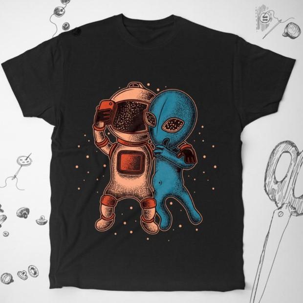 26 Alien shirt Funny Space Graphic shirt Astronaut Selfie Cute Tee Gift Unisex Tee Unisex T-Shirt XL