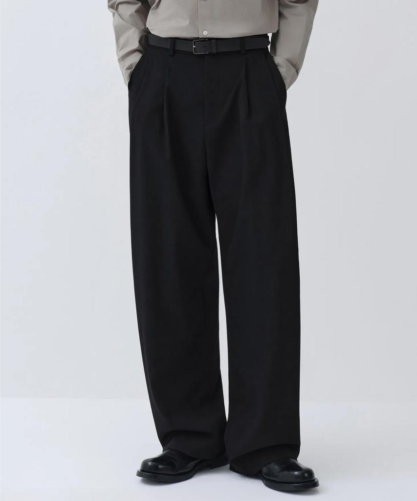 MUSINSA STANDARD Extra Wide Two-Tuck Hidden Elastic Waist Slacks [Black]