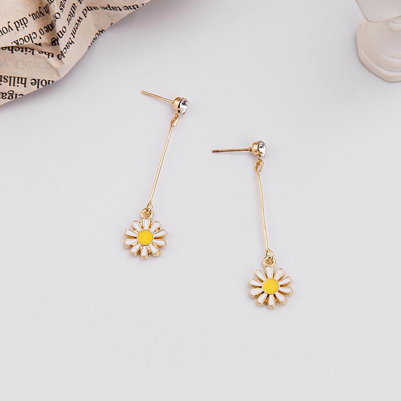 Korean Daisy Long Earrings: Simple, Elegant Flower Design with Diamonds.