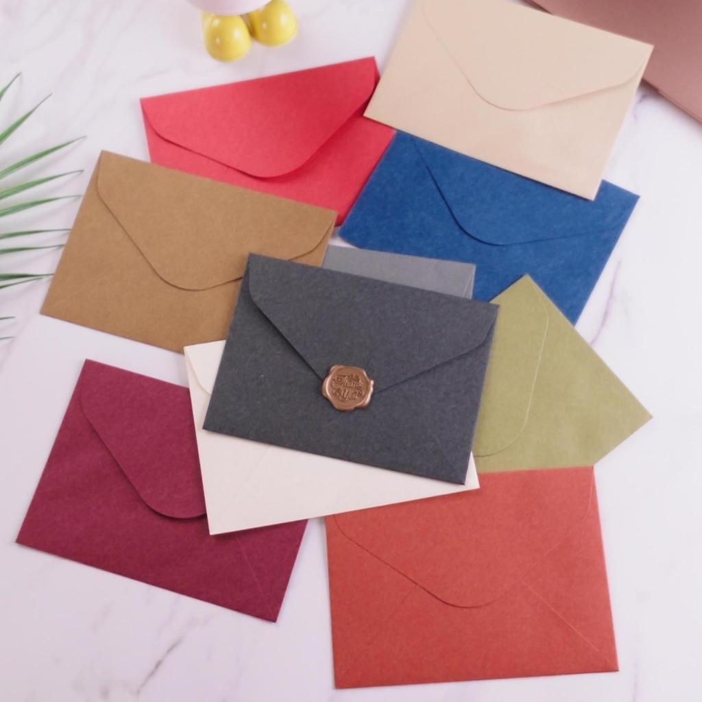 Cashmere Lined Envelopes: Special Paper for Invitations, Postcards, and Retro-Style Triangular Designs