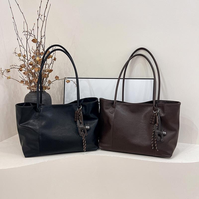 Large Capacity Portable Tote Bag Women'S Autumn And Winter Retro Simple Fashion Versatile Commuter Shoulder Armpit Bag