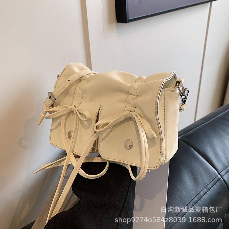 

Internet celebrity explosion pleated small bag women 2025 new trendy fashion small bag French niche shoulder messenger small square bag білий