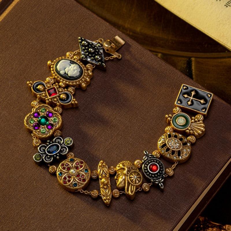 Vintage Court Style Studded Bracelet With Versatile Temperament Personality Women