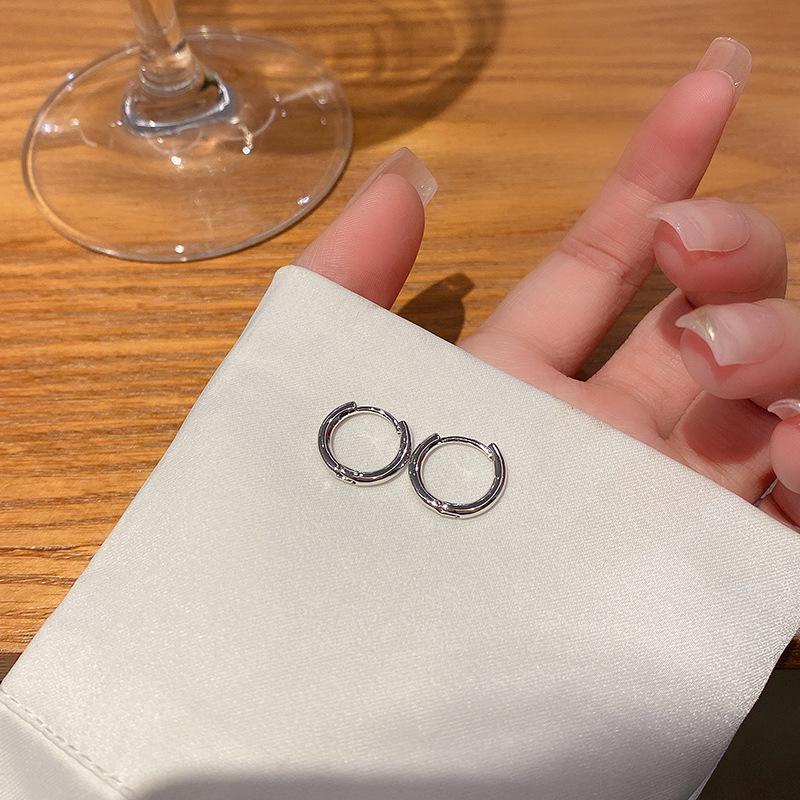 South Korean Elegant Zircon Hoop Earrings - Trendy, Versatile Plain Hoops with Love Design