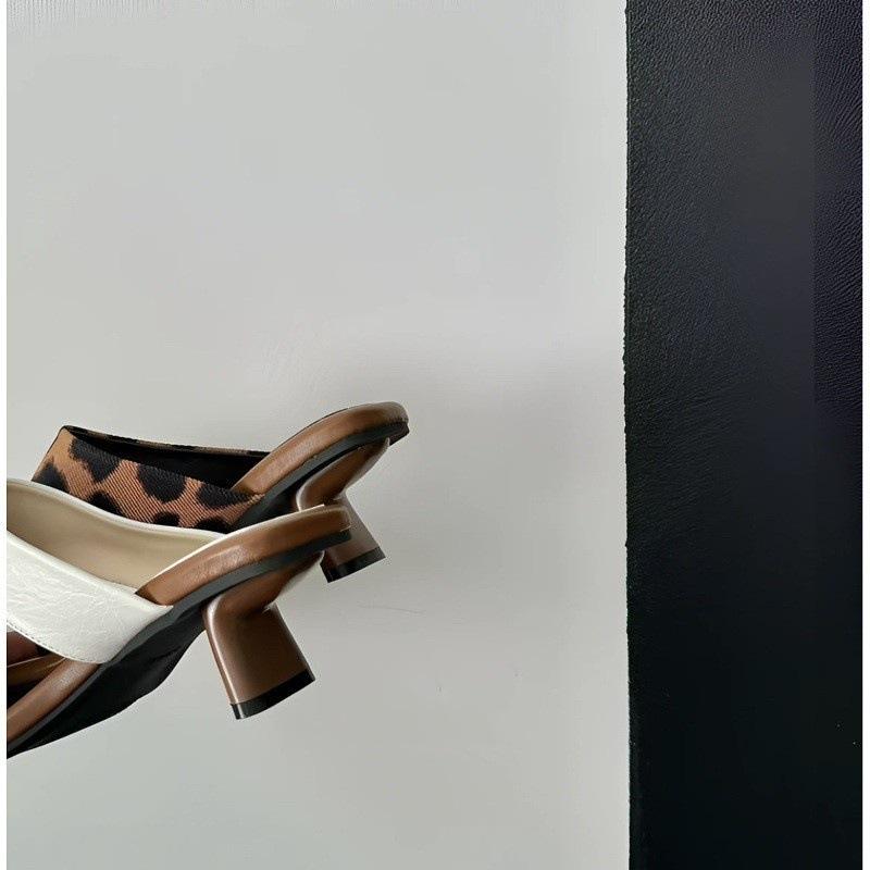 Xia Xin Leopard Print Metal Buckle Cover Toe High Heel Sandals Fashion Outer Wear Temperament Beach Toe Slippers Women