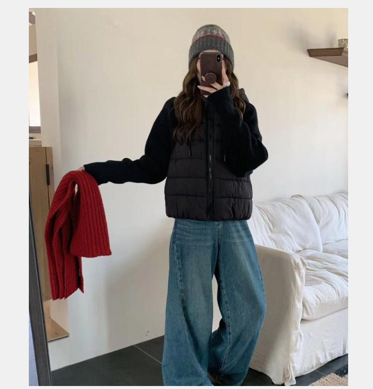 Leichte Winterjacke mit Strickärmeln, Kapuze und Baumwollwattierung