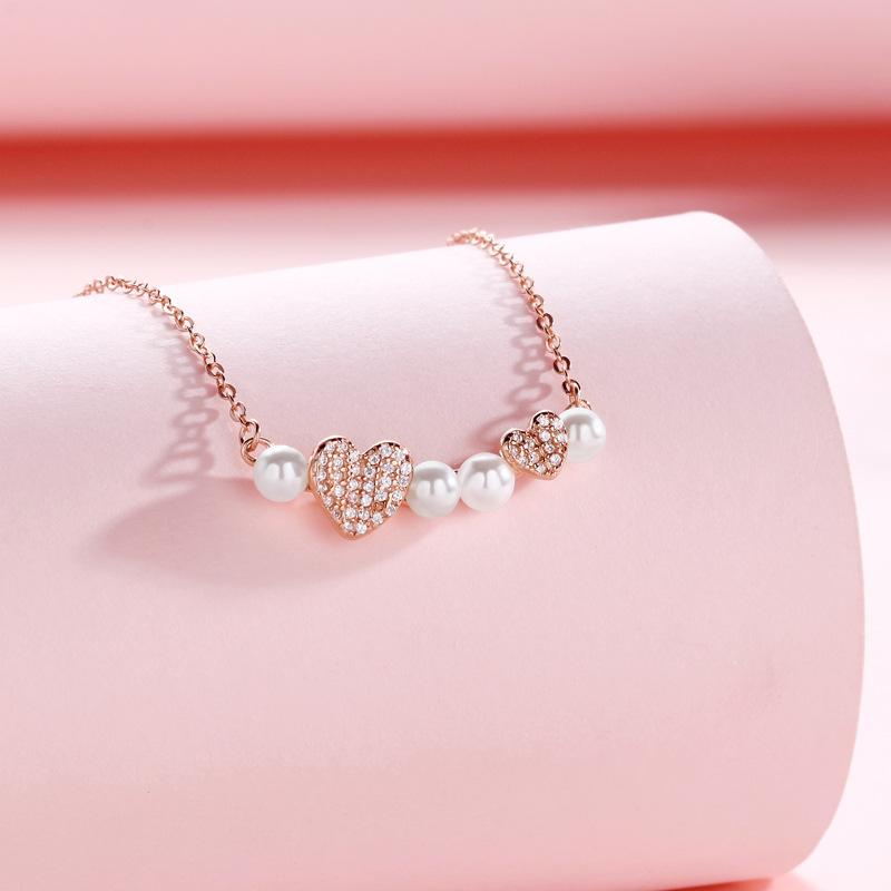 

Hearts Pearl Necklace Women S Retro Lamp Luxury Love Bead French High Design Sense Necklace Premium Durable Quality