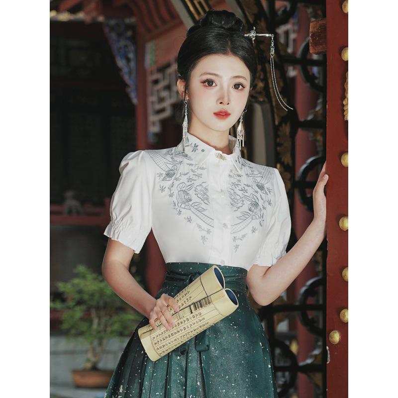 Chinese Style Embroidered Hanfu: Short-Sleeved Top & Gradient Dark Green Horse-Face Skirt Set