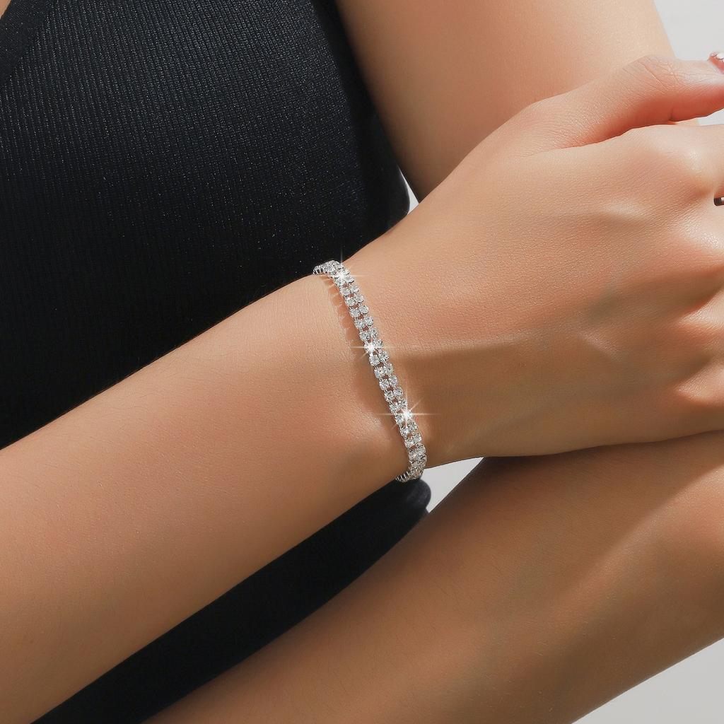 Ladies' fashionable geometric bracelet with rhinestone design, suitable for daily wear, gatherings, and holiday gifts