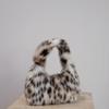 Fluffy Purses for Women Cute Fuzzy Tote Handbag Plush Y2K Hobo Shoulder Bag Faux Fur Clutch Bag Fuzzy Women's Plush Purse Underarm Handbag Hobo Tote